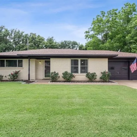 Buy this 3 bed house on 906 Walnut Drive in Arlington, TX 76012