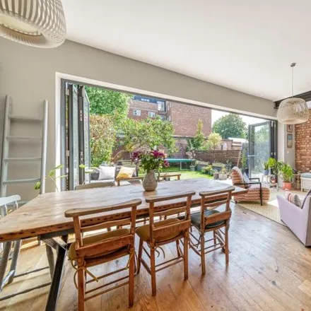 Rent this 4 bed house on 48 Greenham Road in London, N10 1LP