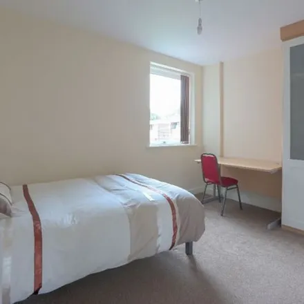 Rent this 6 bed apartment on 683 Ecclesall Road in Sheffield, S11 8TB