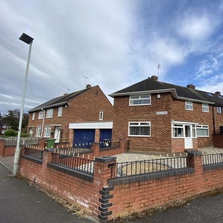 Rent this 3 bed house on Henley Road in Wolverhampton, WV10 6UP