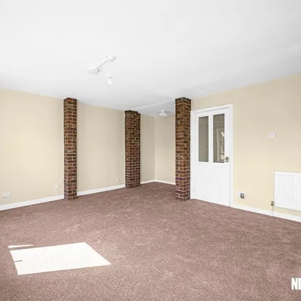 Image 5 - Olley Close, London, SM6 9DJ, United Kingdom - Townhouse for rent