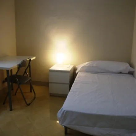 Rent this 4 bed room on Carrer de Villarroel in 18, 08001 Barcelona