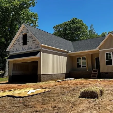 Buy this 3 bed house on 1049 York Road in Kings Mountain, NC 28086