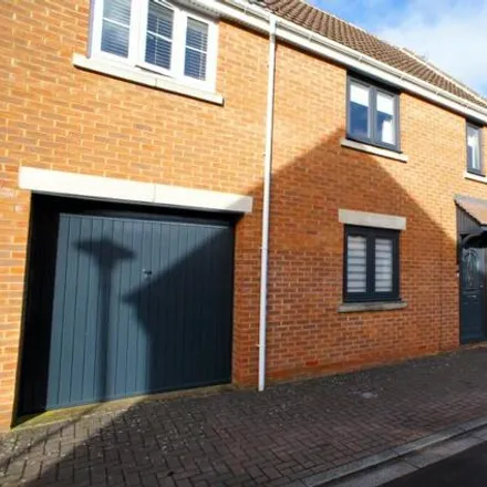 Buy this 4 bed duplex on Minnow Close in Swindon, SN25 2HW