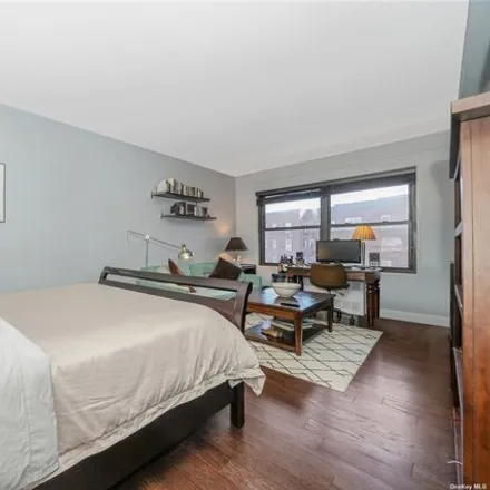 Image 5 - 99-60 63rd Road, New York, NY 11374, USA - Apartment for sale