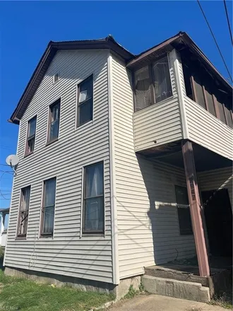 Buy this 9 bed duplex on 2927 East 57th Street in Cleveland, OH 44127