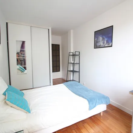 Rent this 3 bed room on 7 Passage Kracher in 75018 Paris, France