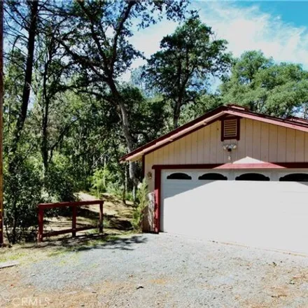 Image 2 - 5512 Pine Avenue, Clearlake, CA 95422, USA - House for sale