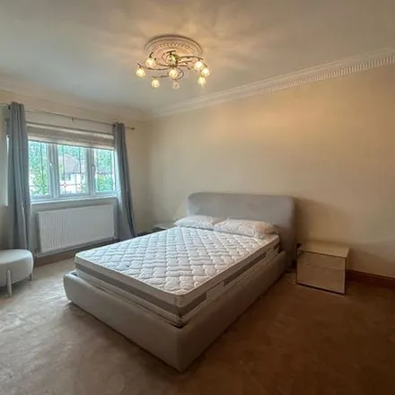 Rent this 5 bed duplex on Staverton Road in Willesden Green, London