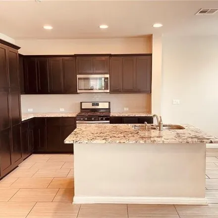 Image 4 - 6814 East Riverside Drive, Austin, TX 78741, USA - Condo for rent