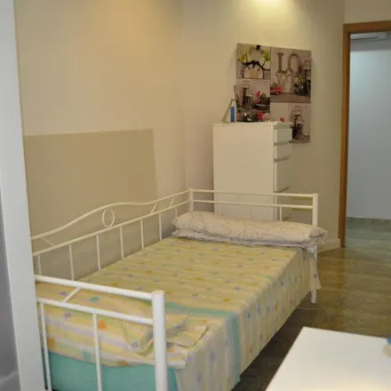 Rent this 6 bed apartment on Multiópticas in Gran Vía, 15