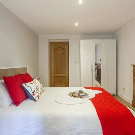 Image 4 - Madrid, Italy Fulars, Plaza de Tirso de Molina, 28012 Madrid - Apartment for rent
