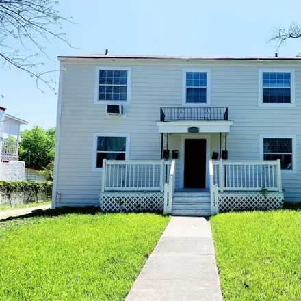 Rent this 1 bed apartment on 1542 West Woodlawn Avenue in San Antonio, TX 78201