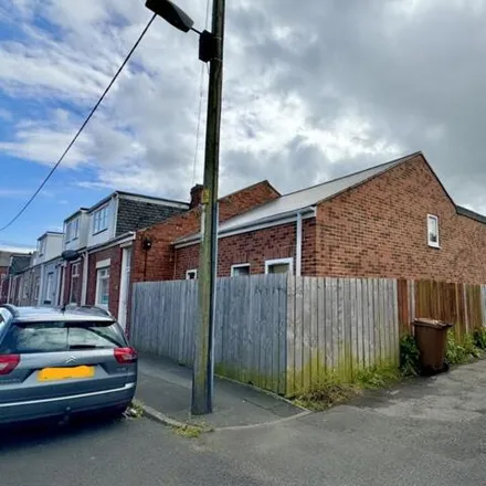 Buy this 2 bed house on Thomas Street South in Sunderland, Tyne y Wear