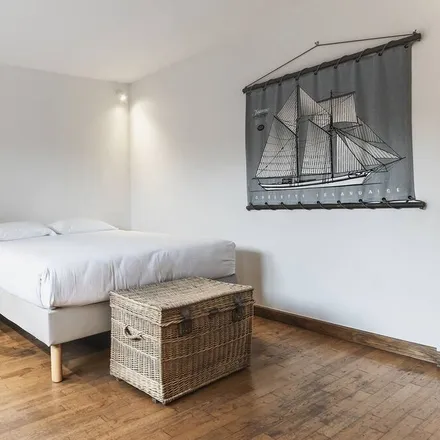 Rent this 3 bed house on 24590 Saint-Geniès