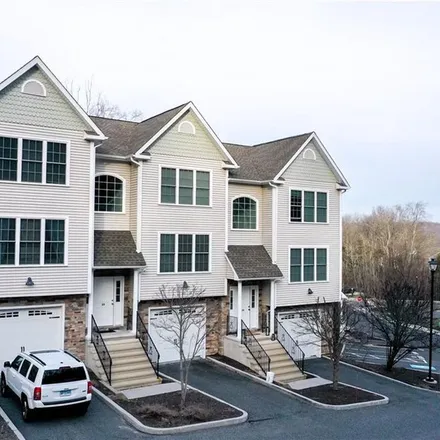 Image 2 - 32 Oak Meadows Drive, Brookfield, CT 06804, USA - Apartment for rent
