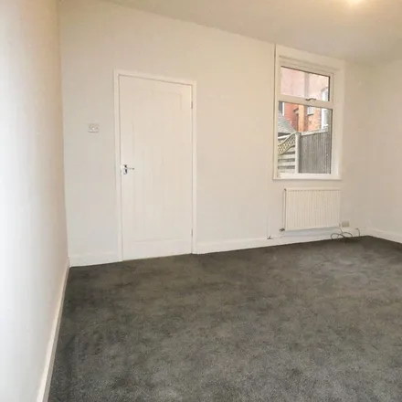 Image 5 - Lord Street, Crewe, CW2 7DH, United Kingdom - Townhouse for rent