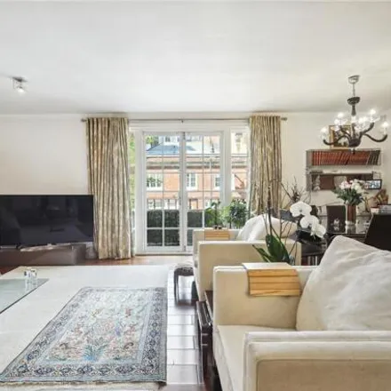 Image 1 - Park Mount Lodge, 12-14 Reeves Mews, London, W1K 2QD, United Kingdom - Apartment for sale