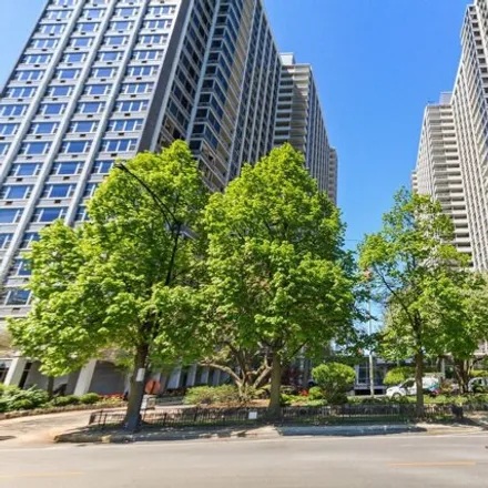 Image 2 - Imperial Towers, 4250 North Marine Drive, Chicago, IL 60613, USA - Condo for sale