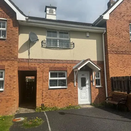 Rent this 2 bed townhouse on Summer Meadows in Hull, HU11 4AT