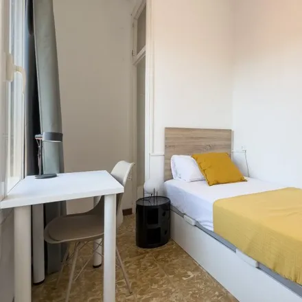 Rent this 11 bed room on Avinguda del Paral·lel in 76, 08001 Barcelona