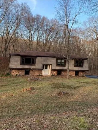 Rent this 3 bed house on 1 Ledge Lane in Candlewood Springs, New Milford