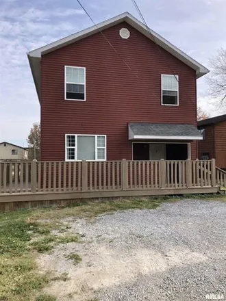 Buy this studio house on 606 South Logan Avenue in Carbondale, IL 62901