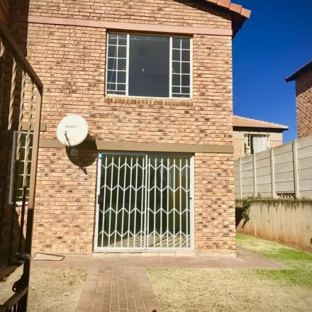 Image 5 - Kraanvoël Road, North Riding, Randburg, 2188, South Africa - Townhouse for rent