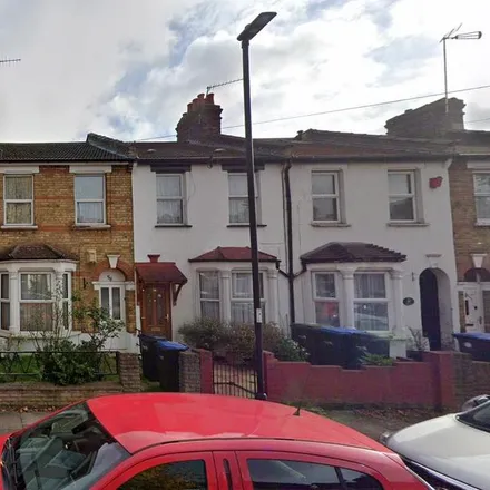 Rent this 4 bed house on Clive Road in London, EN1 1RE