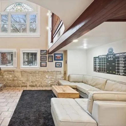 Image 5 - 930 West Newport Avenue, Chicago, IL 60657, USA - House for sale