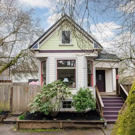 Buy this 4 bed house on 1402 Southeast Ash Street in Portland, OR 97214