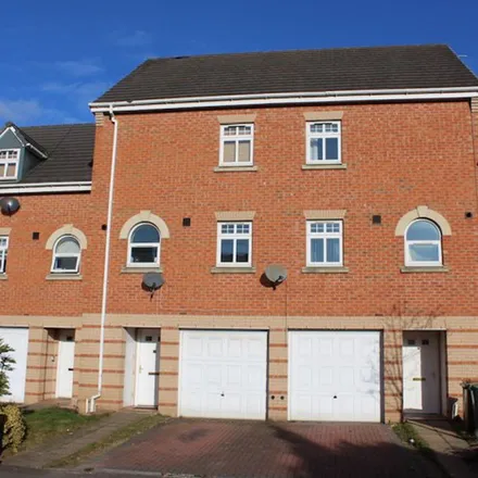 Rent this 3 bed townhouse on Little Island Drive in Darlaston, WV13 1JS