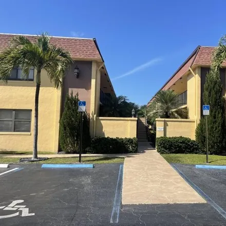 Rent this 2 bed condo on 120 N M St Apt C in Florida, 33460