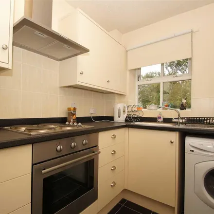 Rent this 5 bed apartment on Ardmore Close in Nottingham, NG2 4GP