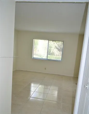 Image 7 - 301 Lakeview Drive, Weston, FL 33326, USA - Condo for rent