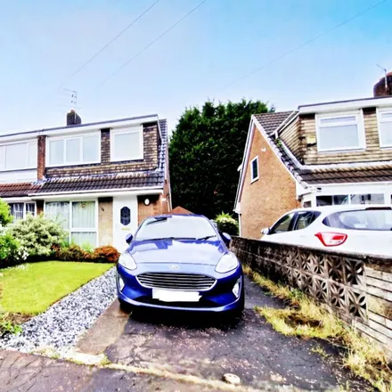 Rent this 3 bed duplex on Morley Street in Whitefield, M45 6QA