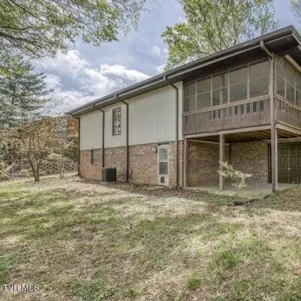 Image 5 - 2204 Knob Creek Road, Johnson City, TN 37604, USA - House for sale