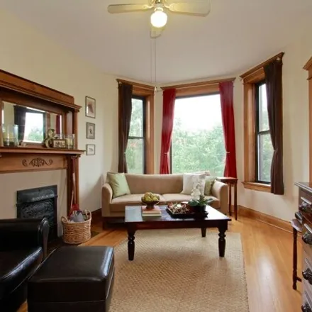 Image 2 - 852 West Buckingham Place, Chicago, IL 60657, USA - House for rent