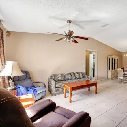 Image 5 - 201 Sw Crescent Ave, Port Saint Lucie, Florida, 34984 - House for sale