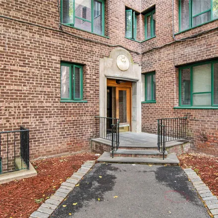 Buy this 3 bed condo on 2160 East Tremont Avenue in New York, NY 10462