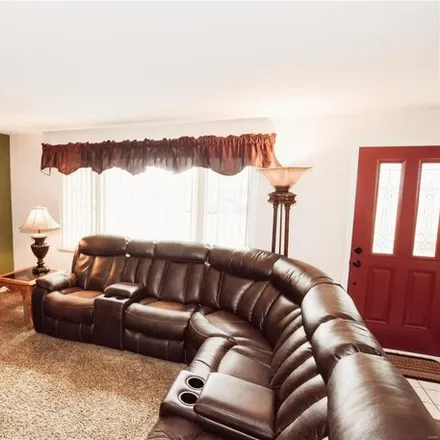 Image 3 - 2049 Canterbury Drive, Royal Heights, Belleville, IL 62226, USA - House for sale