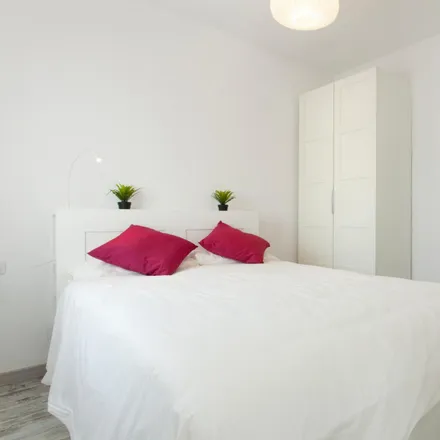 Rent this 1 bed apartment on Es in Travessera de Gràcia, 08001 Barcelona