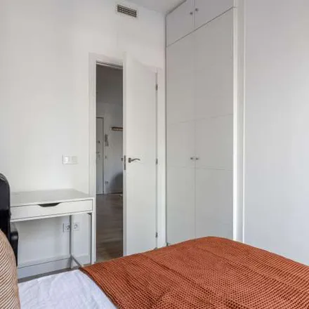 Rent this 2 bed apartment on Ibercaja in Calle de Jaén, 29039 Madrid
