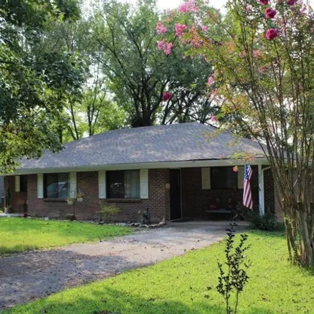 Buy this 4 bed house on 755 Lakeshore Road in Bull Shoals, Marion County