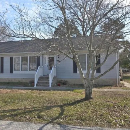 Rent this 3 bed house on 926 Main Street in Deale Beach, Anne Arundel County