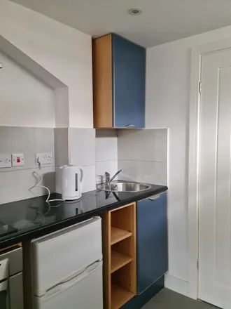 Rent this studio apartment on Oakfield Gardens in London, N18 1PP