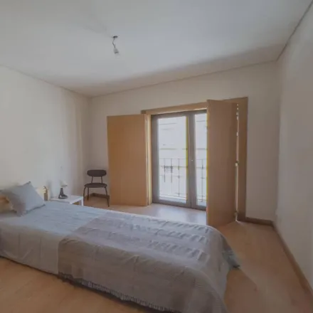 Rent this 2 bed apartment on Rua da Bataria 100 in 4000-189 Porto, Portugal