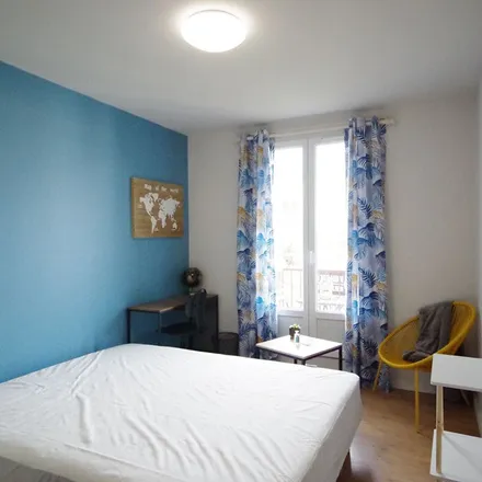 Rent this 5 bed apartment on Centre commercial Le Churchill in Rue de Bourgogne, 35043 Rennes