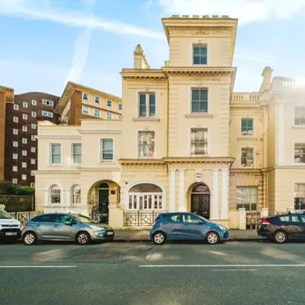 Image 3 - Courtenay Lodge, Kingsway, Hove, BN3 2WF, United Kingdom - Apartment for sale