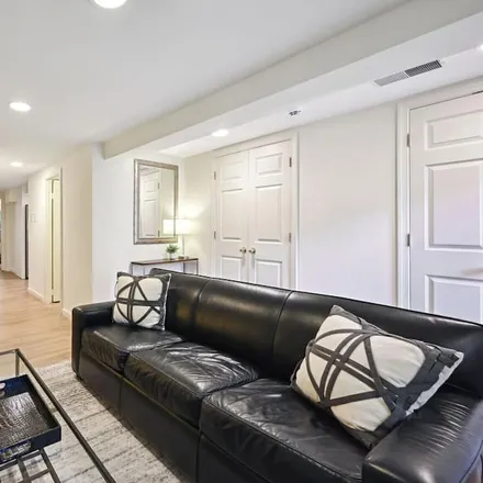 Rent this 1 bed townhouse on Washington